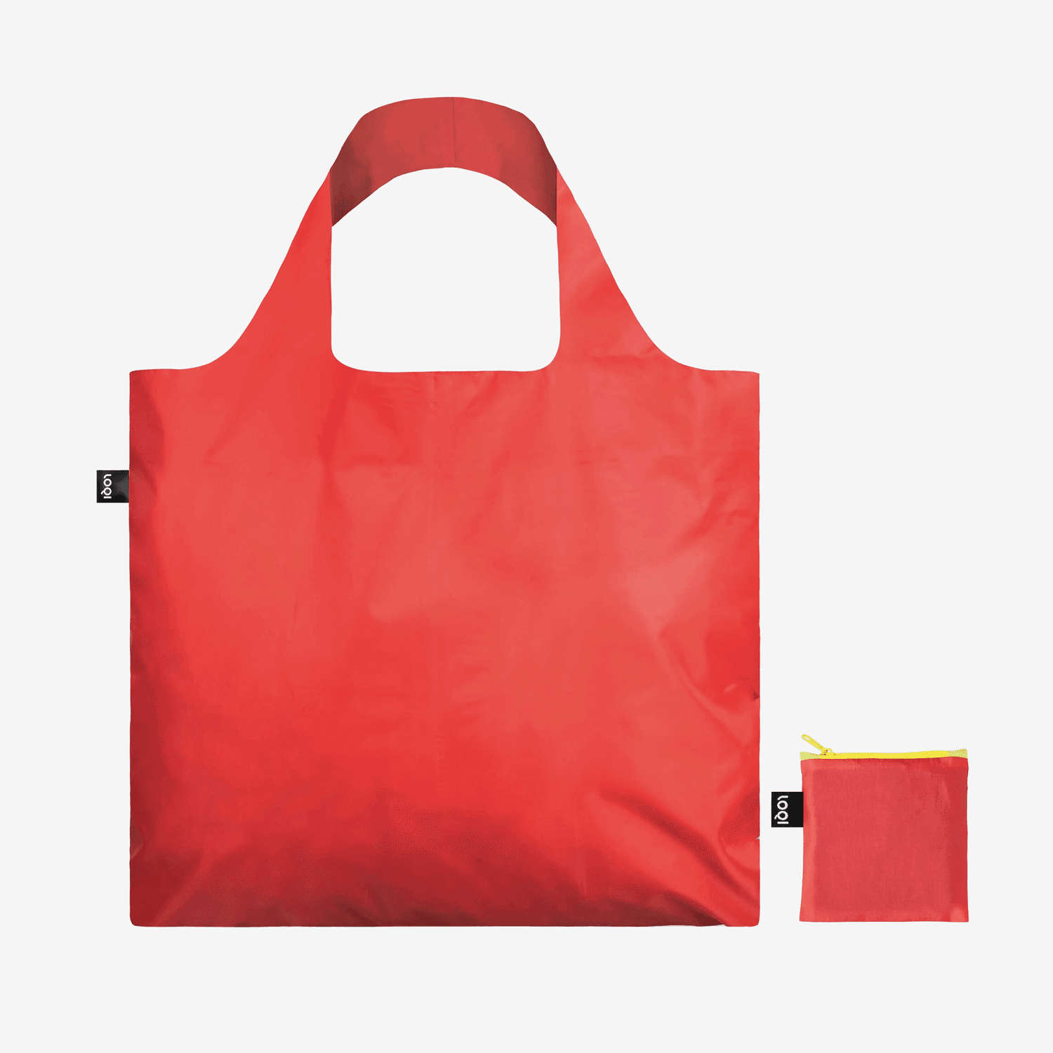 Handlenett i sprek rødfarge med praktisk gildelåsveske for kompakt oppbevaring. Miks og match alle handlenett: 2 for 350 kr.